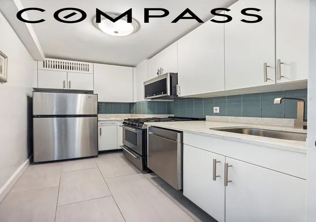 2nd image of 120 E 90Th St, New York City, NY 10128