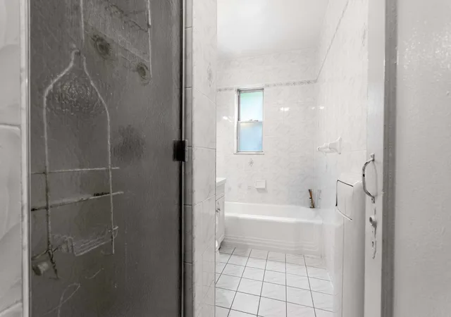 2nd image of 915 E 17Th St, New York City, NY 11230