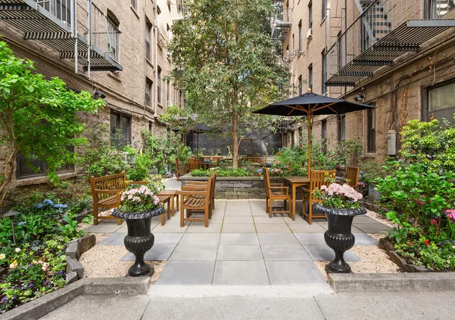 Homes for sale in New York City, NY | 87 Barrow Street, New York City, NY 10014 | Houzeo