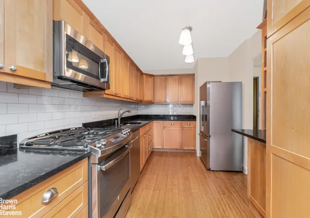 5th image of 2500 Johnson Ave #15R, New York City, NY 10463 | MLS# RLS20087723