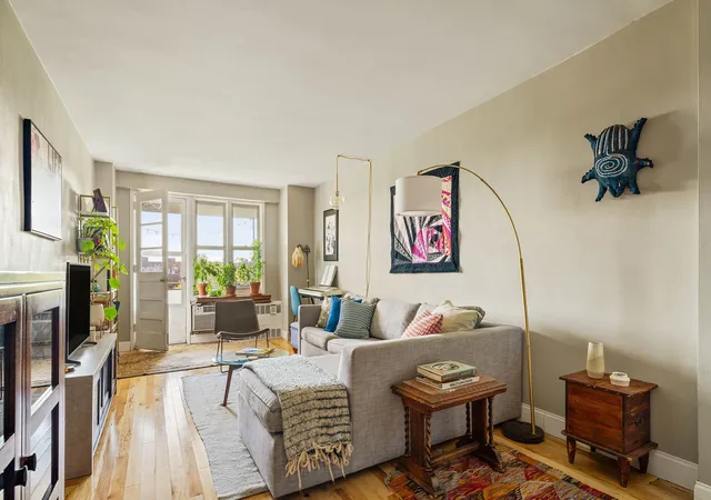 Photo 1 of Sale Pending at 370 Ocean Pkwy #6H, Brooklyn, NY 11218 | MLS# RLS20087763 | Listing updated on 2026-05-28