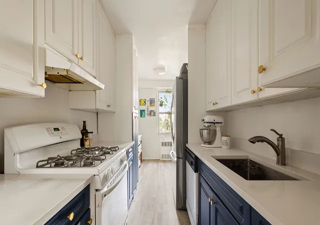 Photo 3 of Sale Pending at 370 Ocean Pkwy #6H, Brooklyn, NY 11218 | MLS# RLS20087763 | Listing updated on 2026-05-28
