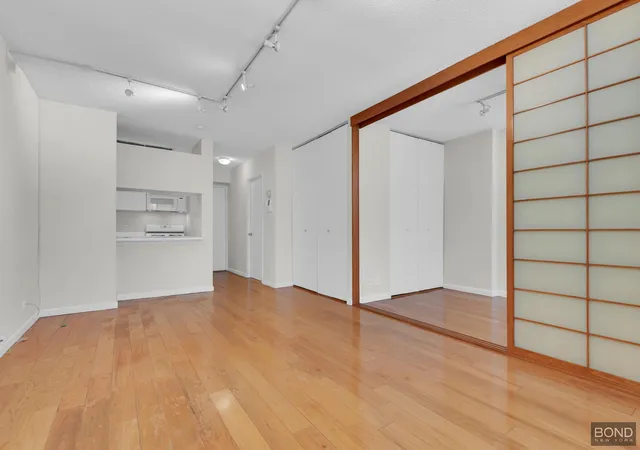 Photo 1 of House for sale at 250 E 40th Street #4D, New York, NY 10016 | MLS# RLS20087868 | Listing updated on 2026-07-19