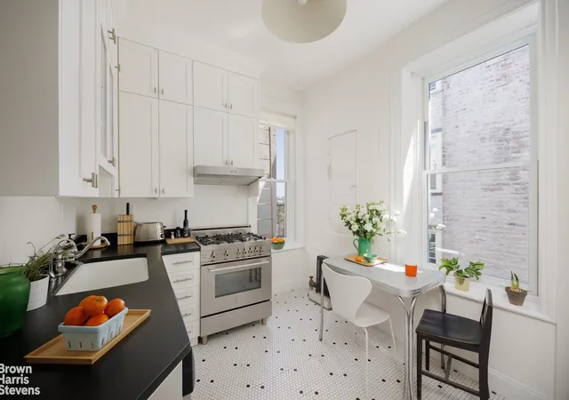 3rd image of 126 Greene Ave, New York City, NY 11238