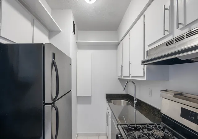 2nd image of 301 E 45th St #19C, New York City, NY 10017 | MLS# RLS20087895