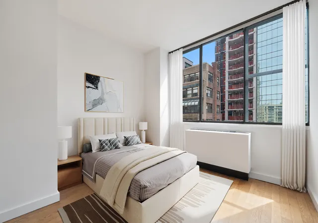 2nd image of 301 E 45Th St, New York City, NY 10017