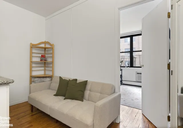 2nd image of 229 E 29Th St, New York City, NY 10016