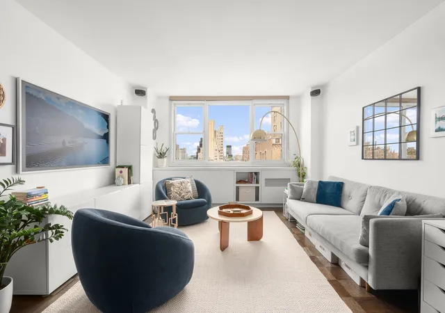 Photo 3 of House for sale at 77 7th Avenue #17H, New York, NY 10011 | MLS# RLS20087996 | Listing updated on 2026-07-26