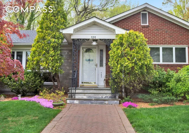 1st image of 131 Jansen St, Staten Island, NY 10312 | MLS# RLS20088102