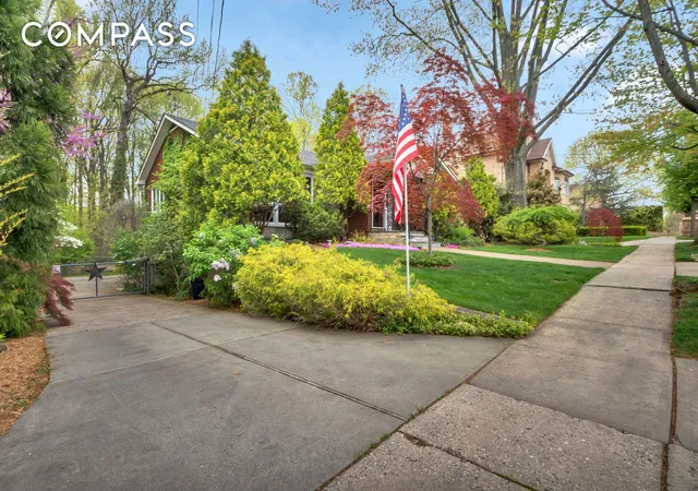 21st image of 131 Jansen St, Staten Island, NY 10312 | MLS# RLS20088102