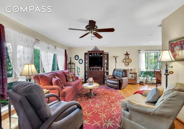 2nd image of 131 Jansen St, Staten Island, NY 10312 | MLS# RLS20088102