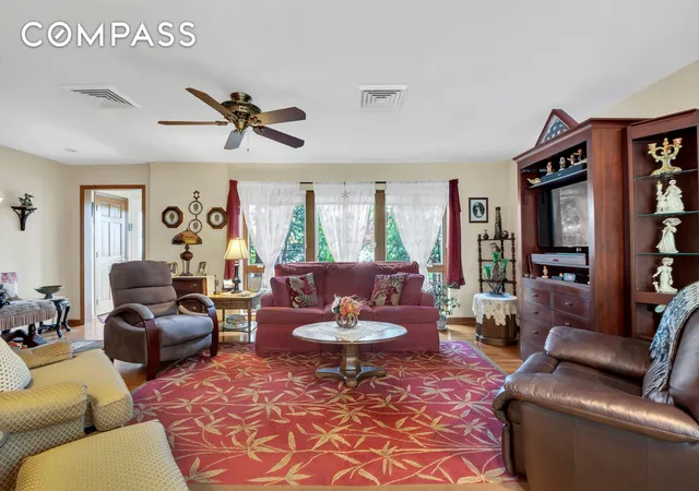 4th image of 131 Jansen St, Staten Island, NY 10312 | MLS# RLS20088102
