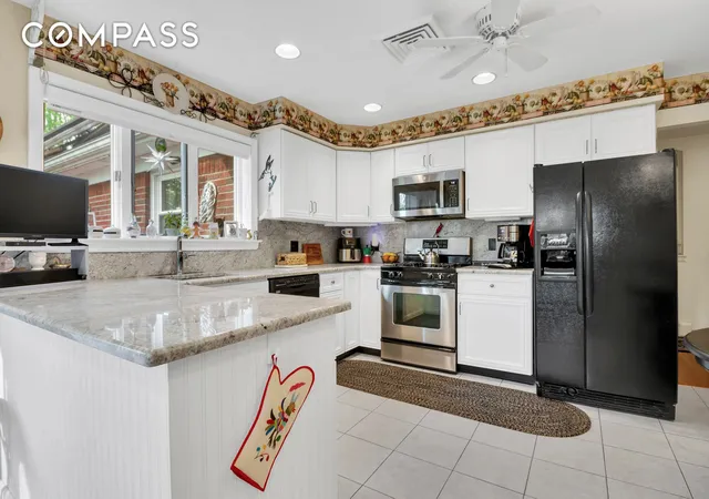 5th image of 131 Jansen St, Staten Island, NY 10312 | MLS# RLS20088102