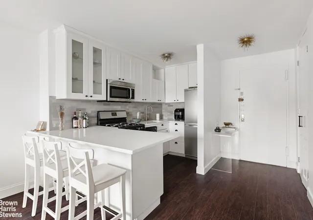 3rd image of 185 Hall St #710, Brooklyn, NY 11205 | MLS# RLS20088151