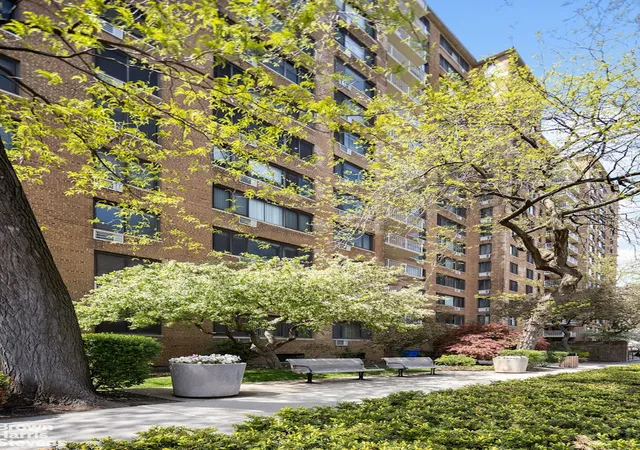 7th image of 185 Hall St #710, Brooklyn, NY 11205 | MLS# RLS20088151