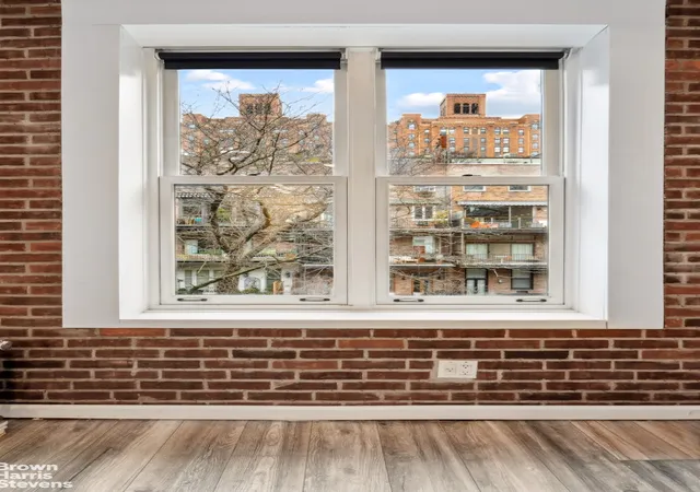 Homes for sale in New York City, NY | 453 W 22nd Street, New York City, NY 10010 | Houzeo