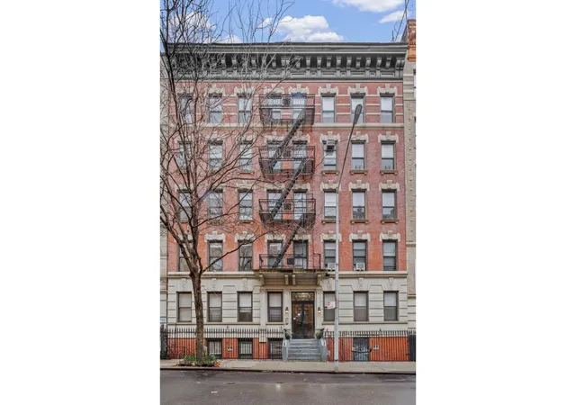 2nd image of 137-139 W 142Nd St, New York City, NY 10030