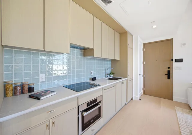 3rd image of 24-01 Queens Plz N #1601, New York City, NY 11101 | MLS# RLS20088259