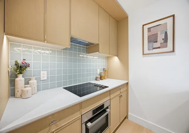 4th image of 24-01 Queens Plz N #1603, New York City, NY 11101 | MLS# RLS20088261