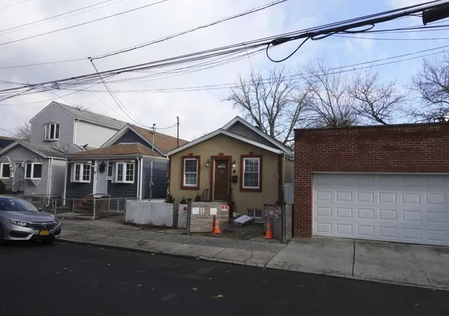 Photo 3 of Single family home for sale at 1271 E 88th Street, Brooklyn, NY 11236 | MLS# RLS20088315 | Listing updated on 2026-07-25