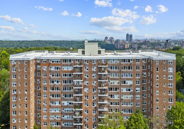 Photo 3 of Condo for sale at 4555 Henry Hudson Pkwy W #908, Bronx, NY 10471 | MLS# RLS20088349 | Listing updated on 2026-07-13