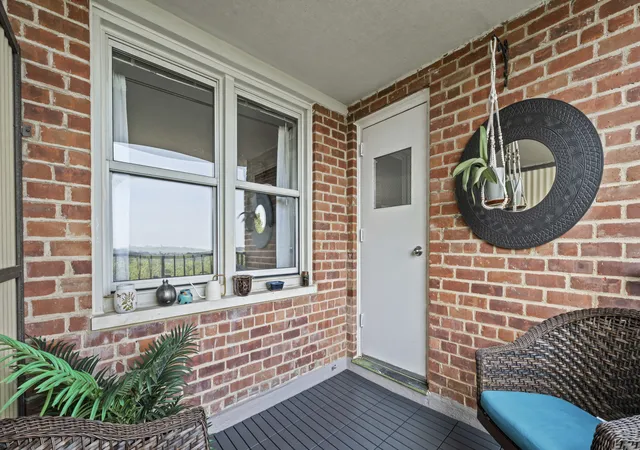 Listing Photo 4 - Condo for sale in building located at 4555 Henry Hudson Pkwy W, New York, NY 10471 - Unit #908