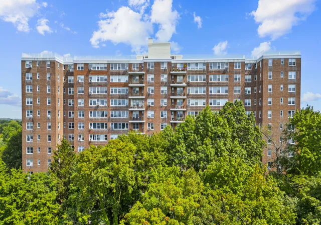 Listing Photo 5 - Condo for sale in building located at 4555 Henry Hudson Pkwy W, New York, NY 10471 - Unit #908