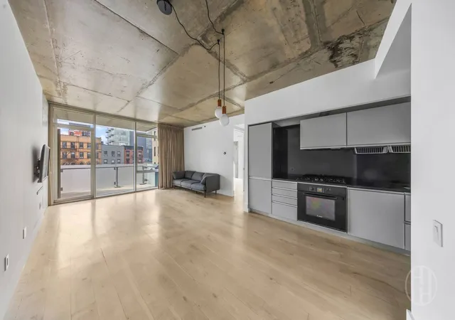 2nd image of 115 Norfolk St, New York City, NY 10002
