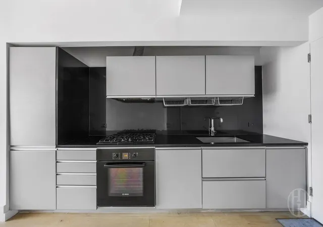 3rd image of 115 Norfolk St, New York City, NY 10002