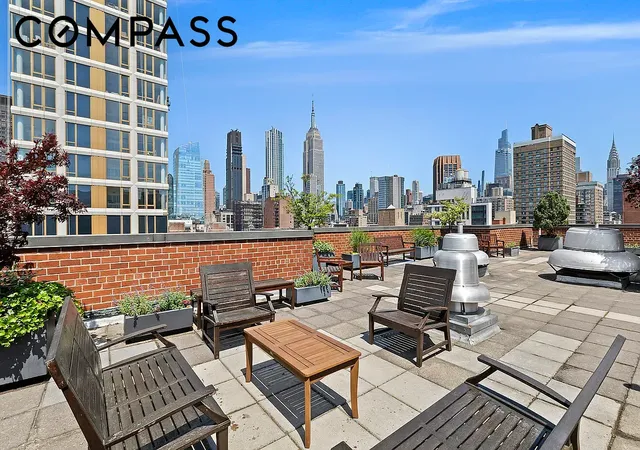 2nd image of 200 E 27Th St, New York City, NY 10016