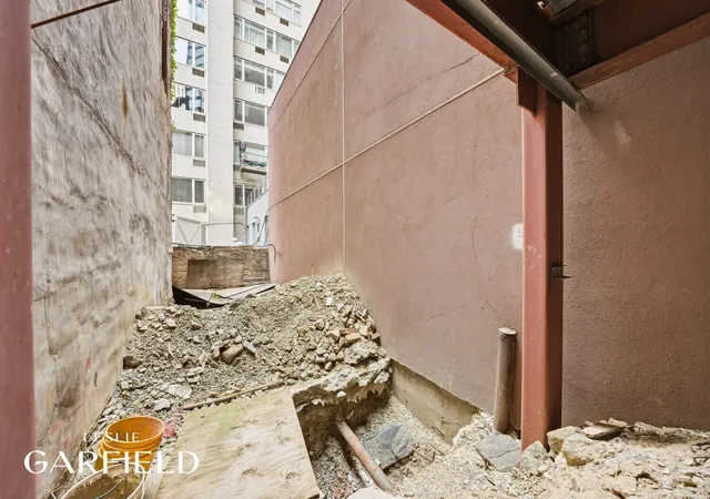 Photo 4 of Single family home for sale at 210 E 52nd Street, New York, NY 10022 | MLS# RLS20088680 | Listing updated on 2026-07-09