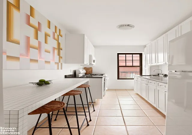 3rd image of 67 Morton St, New York City, NY 10014