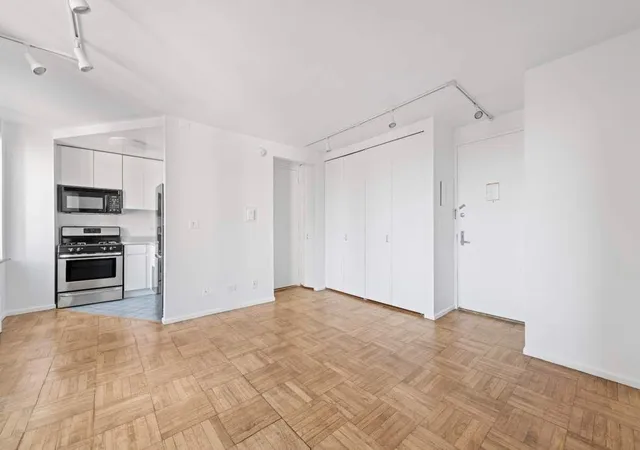4th image of 236 E 47Th St #33D, New York City, NY 10017 | MLS# RLS20088717