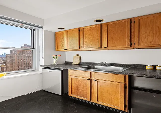 3rd image of 161 W 16Th St #16-E, New York City, NY 10011 | MLS# RLS20089029