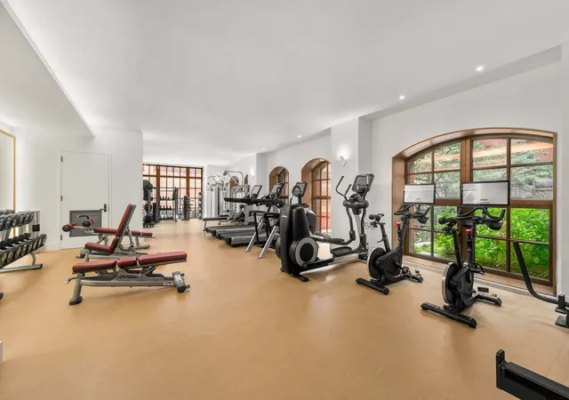 2nd image of 100 Vandam St, New York, NY 10013