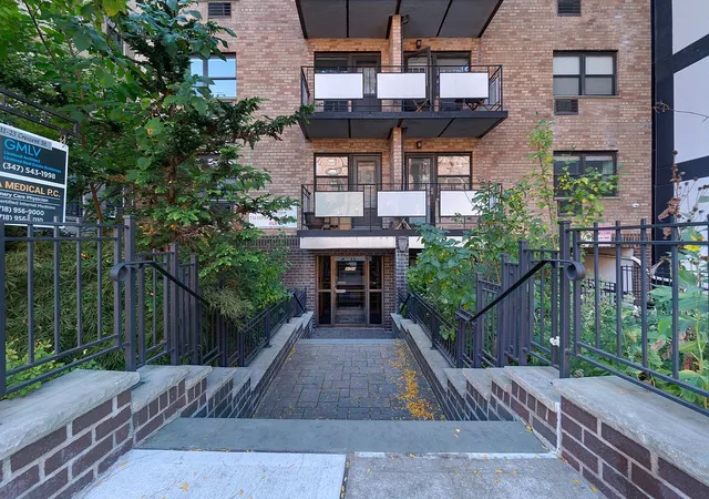 2nd image of 31-23 Crescent St, Astoria, NY 11106