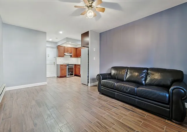 3rd image of 31-23 Crescent St, Astoria, NY 11106