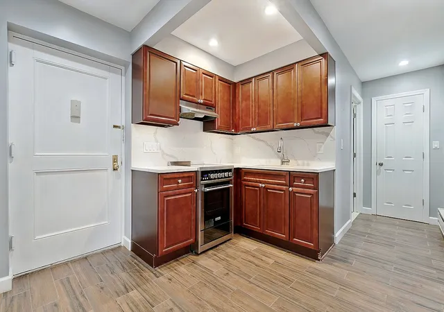 4th image of 31-23 Crescent St, Astoria, NY 11106