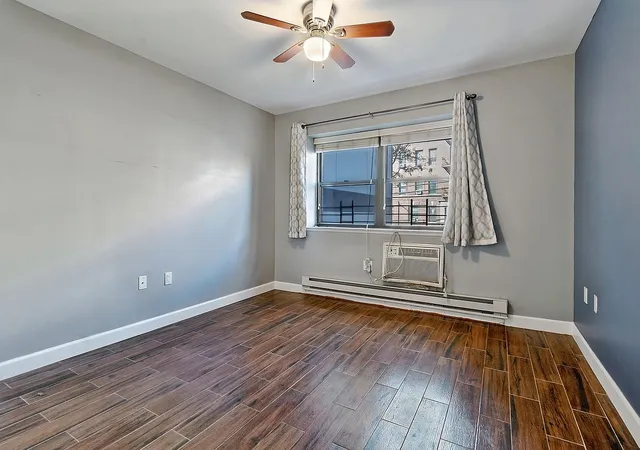 5th image of 31-23 Crescent St, Astoria, NY 11106