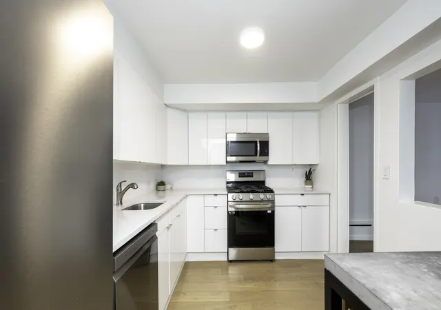 Photo 3 of Townhouse for sale at 350 E 84th Street, New York, NY 10028 | MLS# RLS20089241 | Listing updated on 2026-06-16