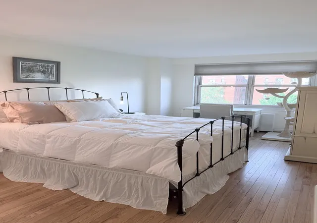 2nd image of 135 Ocean Pkwy #6H, Brooklyn, NY 11218 | MLS# RLS20089312