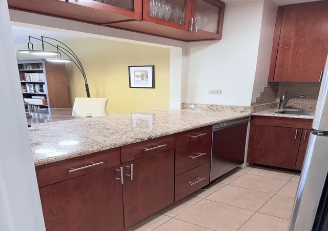 5th image of 135 Ocean Pkwy #6H, Brooklyn, NY 11218 | MLS# RLS20089312
