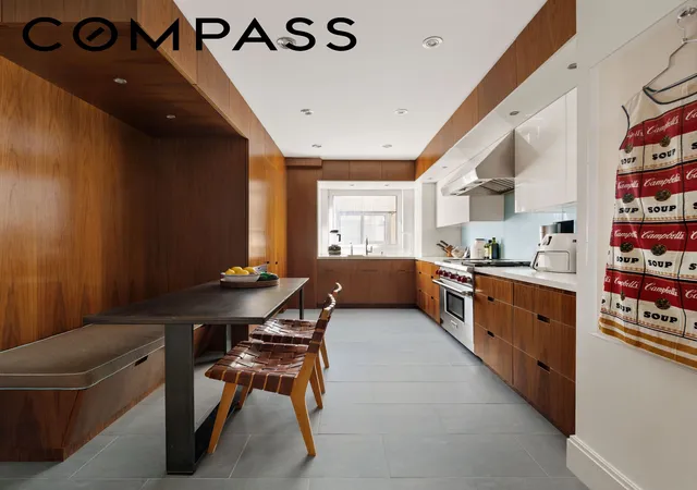 Listing Photo 3 - Condo for sale in building located at 320 E 72Nd St, New York City, NY 10021 - Unit #4C