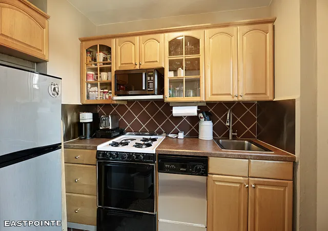 3rd image of 201 W 21St St #8A, New York City, NY 10011 | MLS# RLS20089424