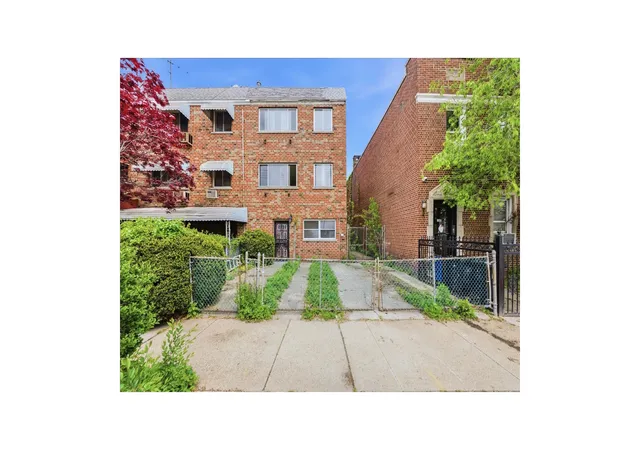 Photo 2 of Sale Pending at 1323 E 222nd Street, Bronx, NY 10469 | MLS# RLS20089445 | Listing updated on 2026-08-29