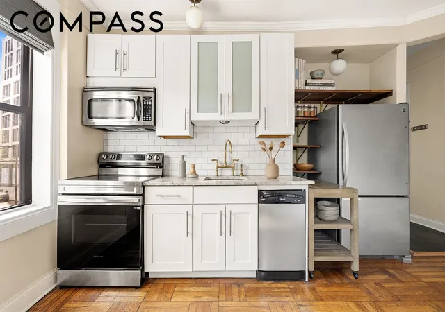 2nd image of 400 Lincoln Pl #2B, New York City, NY 11238 | MLS# RLS20081926