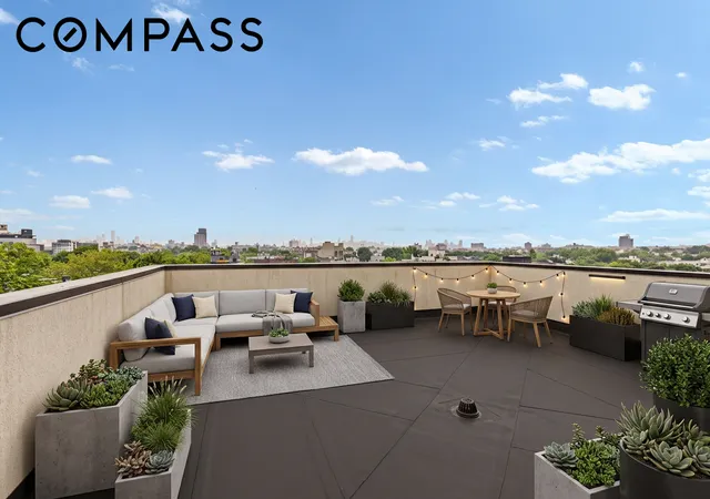 2nd image of 40 Schaefer St, New York City, NY 11207