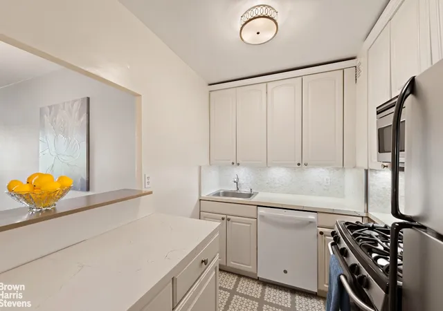 5th image of 165 W 66Th St #6F, New York City, NY 10023 | MLS# RLS20089650