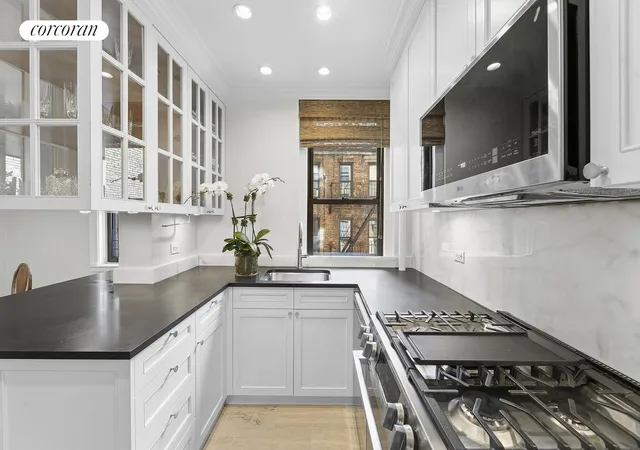 Listing Photo 3 - Condo for sale in building located at 130 E 94Th St, New York City, NY 10128 - Unit #3B