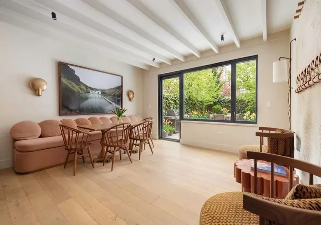 3rd image of 345 Carroll St, New York City, NY 11231